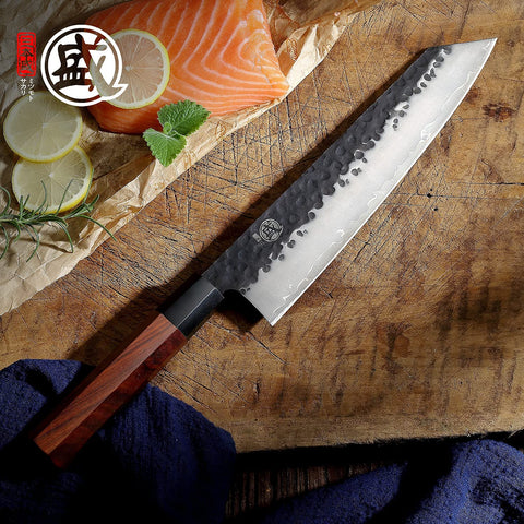 Mango octagonal de Mitsumoto Sakari, diseño para menor fatiga en largas sesiones.