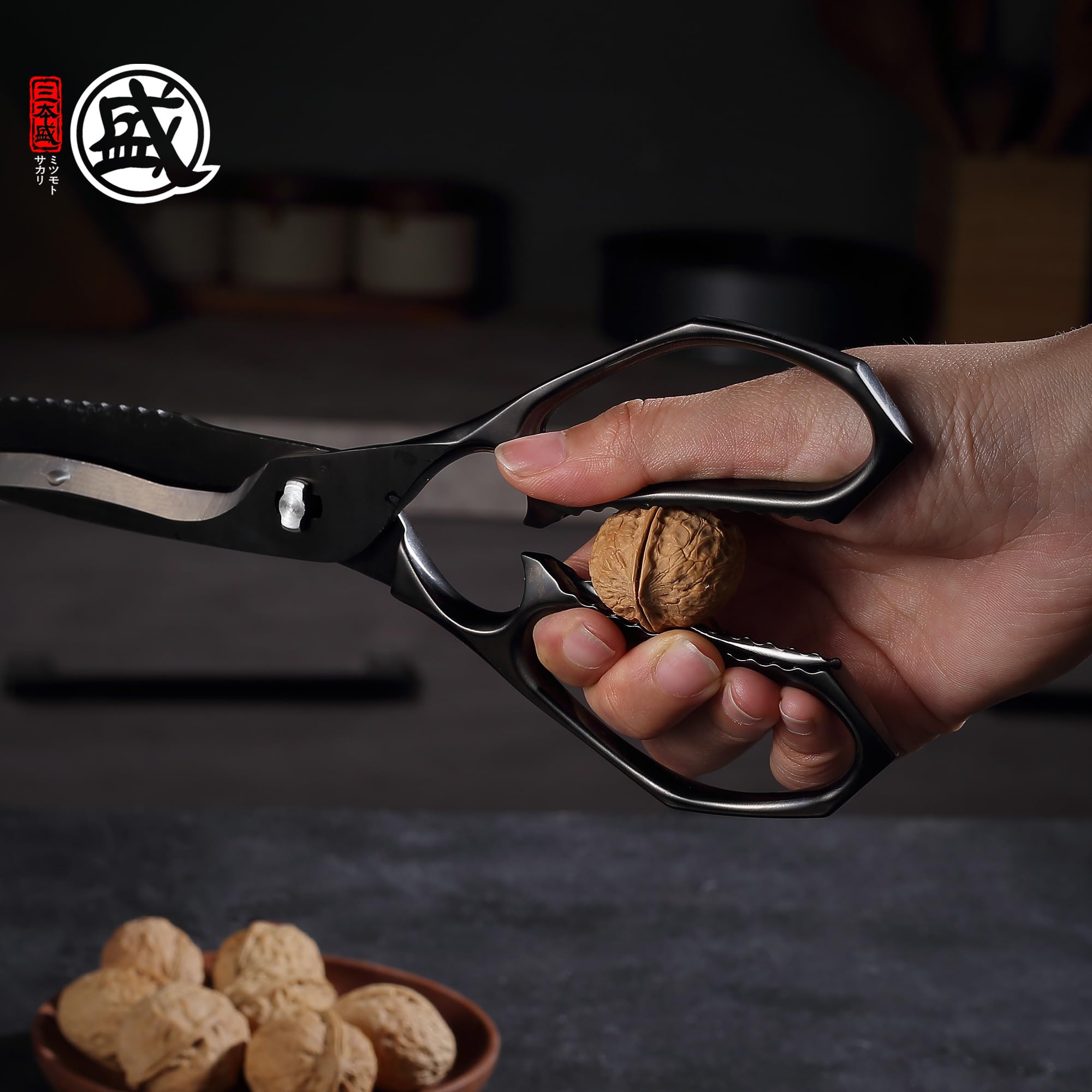 Uso multifuncional diario con MITSUMOTO SAKARI, herramienta versátil para la cocina.