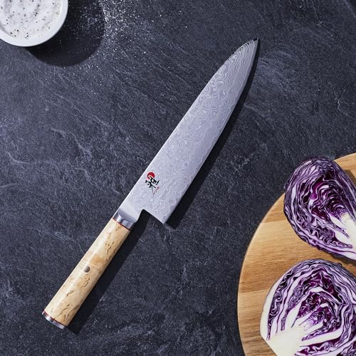 MIYABI Birchwood SG2: patrón damasco floral que realza la apariencia y durabilidad.