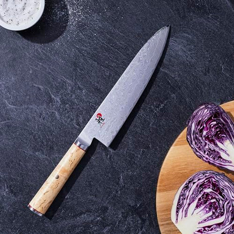 MIYABI Birchwood SG2: patrón damasco floral que realza la apariencia y durabilidad.