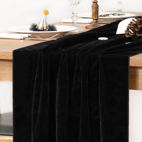 Mantel MLMC negro con textura suave para crear ambiente cálido en la mesa