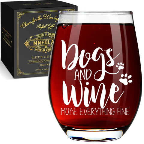 Copa MNEDLAD con diseño de perros y base estable, ideal para celebraciones.