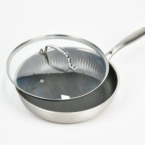 Detalle de MOJIRE tapa vidrio 12 pulgadas con mango ergonómico de acero.