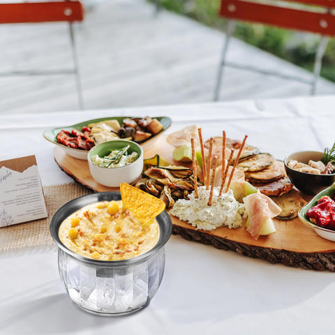 Moligou presentación de fiesta con mariscos y salsas frías.
