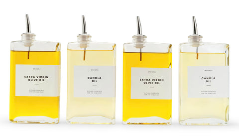 Molimoli frascos de vidrio para aceite, cocina ordenada y control de vertido.