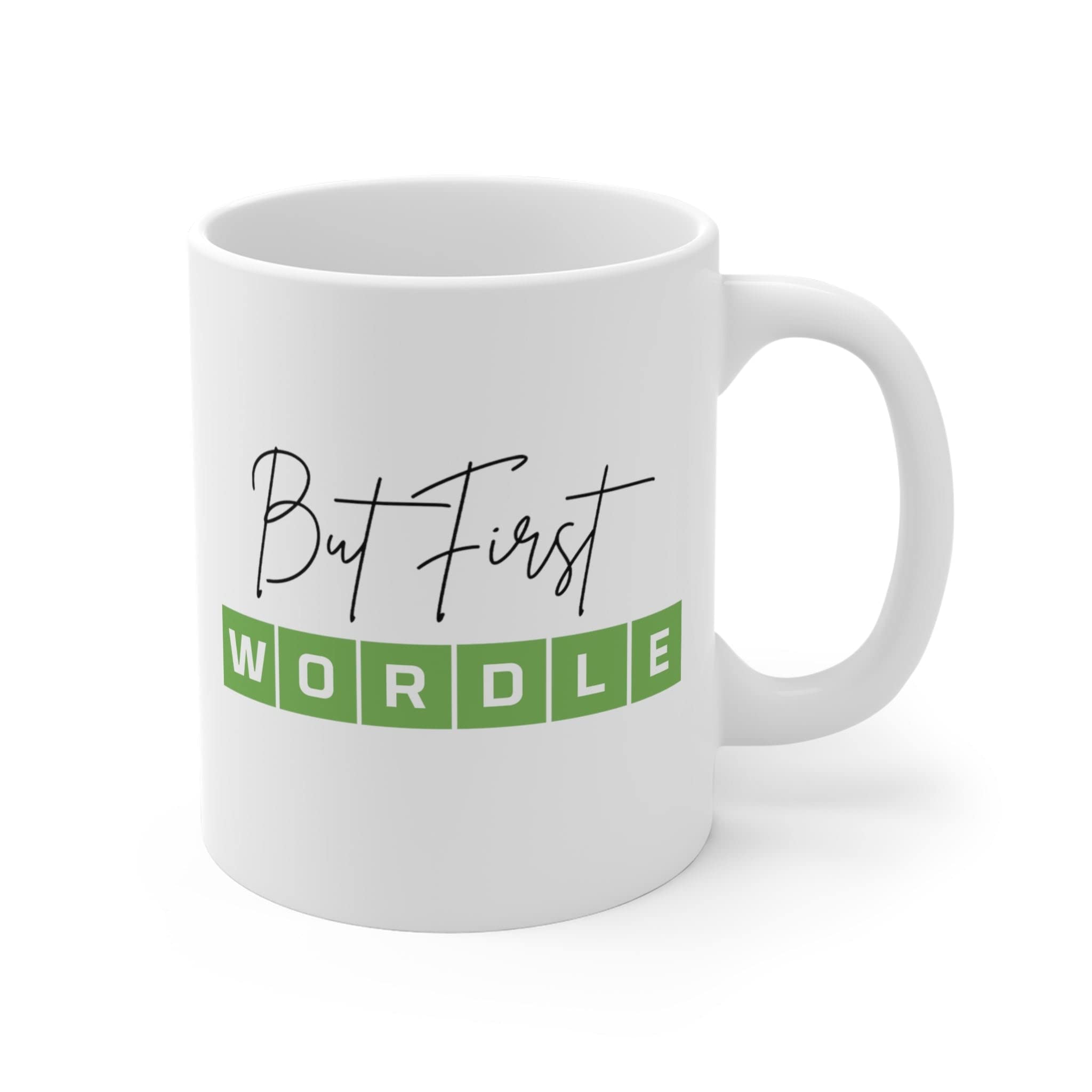 Taza MoltDesigns But First Wordle, empaque de espuma para envío seguro.