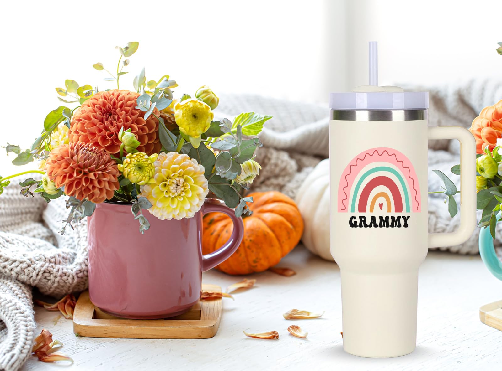 Momocici Grammy tumbler, diseño ergonómico para un agarre cómodo.