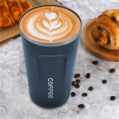 Tapa flip ergonómica de MOMSIV para uso práctico en coche.