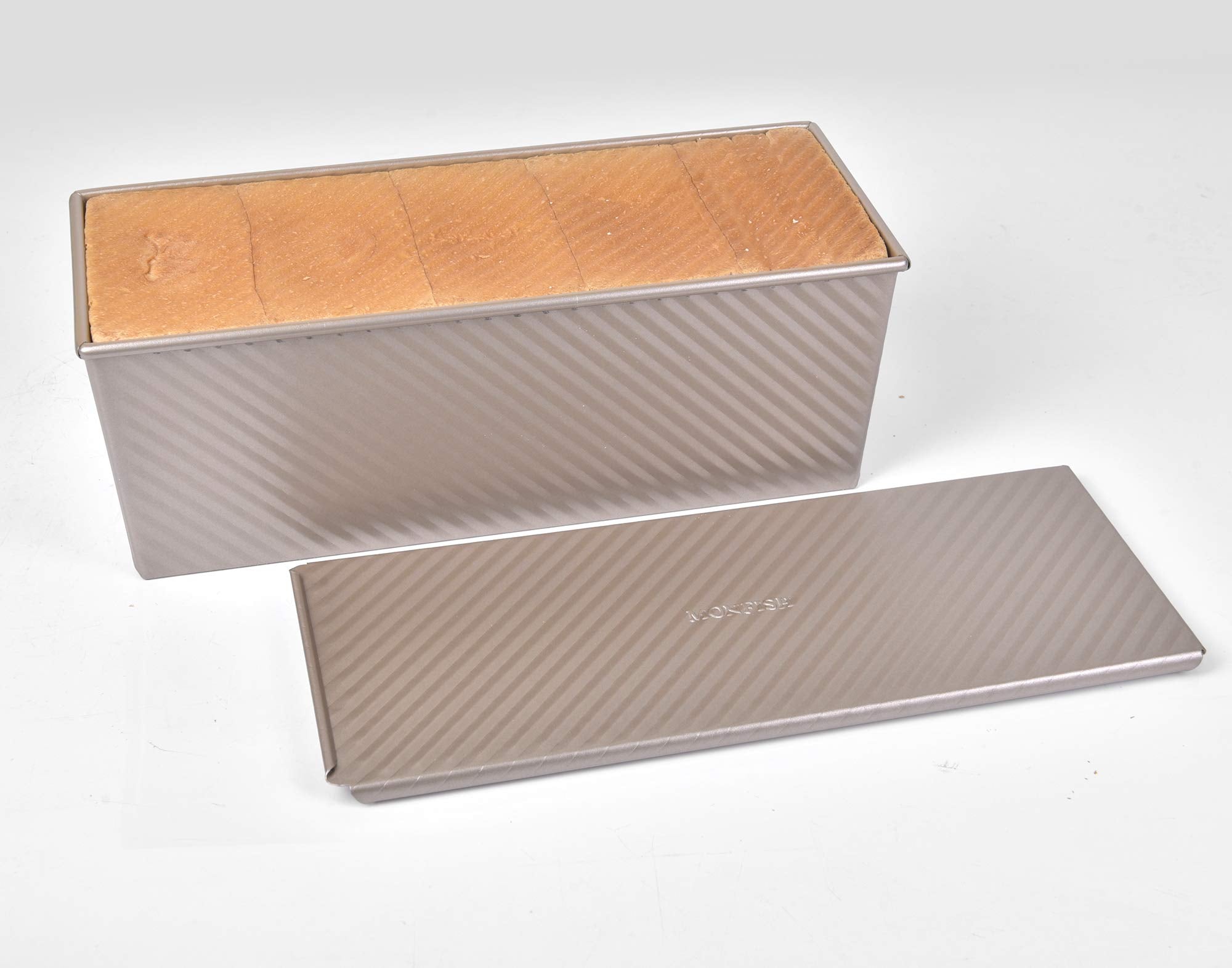 Monfish Pullman pan acabado aluminizado ofrece durabilidad y resistencia a la corrosión para uso prolongado.