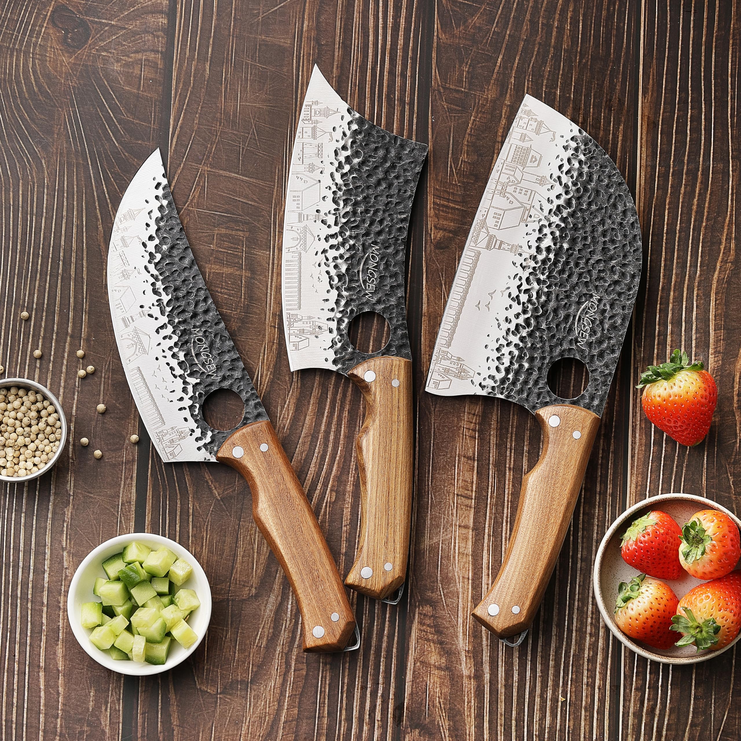 Cuchillos Mongsew en uso, ideales para cocina y parrilla.