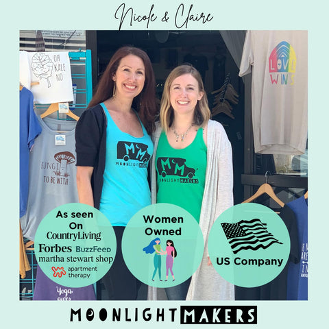Moonlight Makers: toalla de cocina en acción, lista para uso diario.