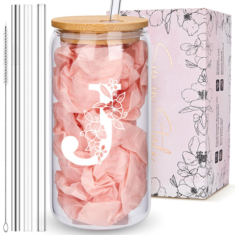 Vaso mozaba con monograma, ideal para café helado en casa o la oficina.