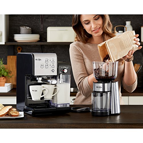 Mr. Coffee: acabado en acero inoxidable, diseño elegante para la cocina.