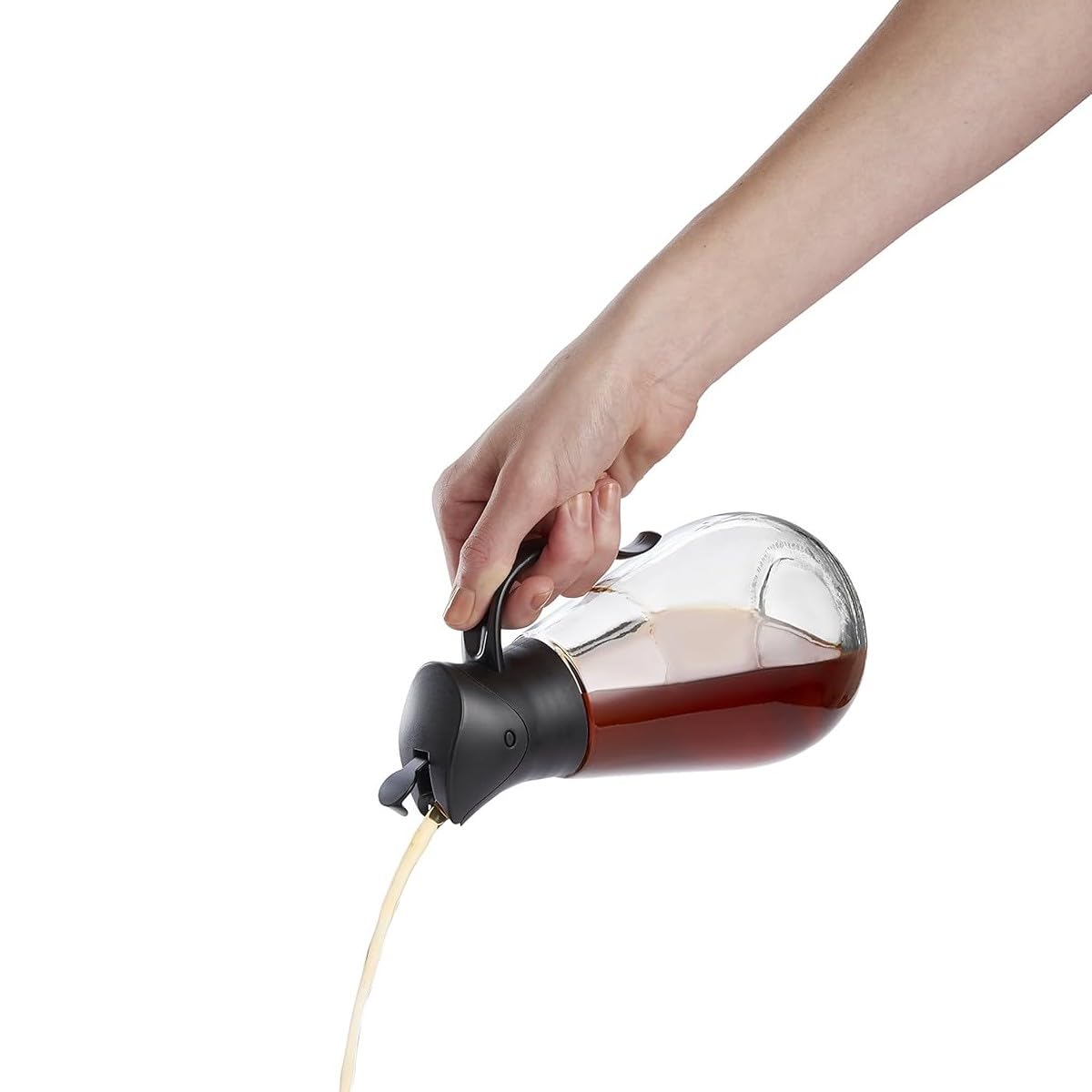 Uso en cocina: dispensador Store'N Pour para aceites y vinagres con vertido preciso.