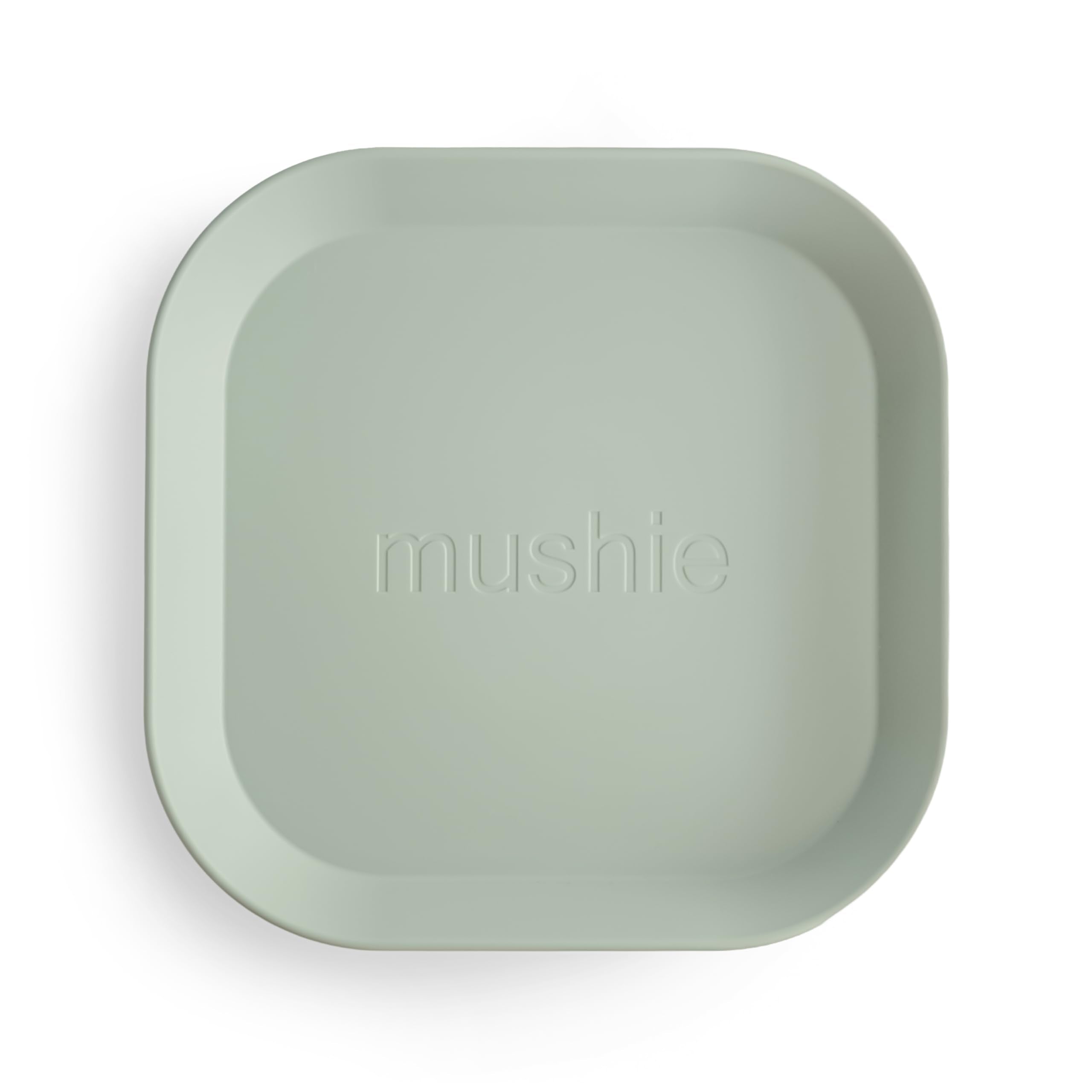 Mushie platos cuadrados Salvia, uso diario en mesa familiar, diseño cómodo para pequeñas manos.