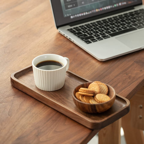Bandeja rectangular Muso Wood de tamaño compacto para desayunos y bebidas