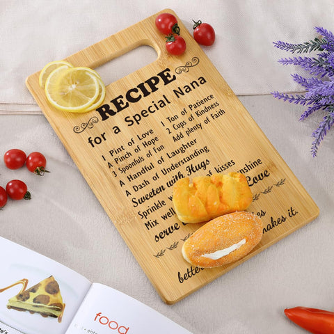 Tabla Nana MY-ALVVAYS como pieza decorativa en la cocina.