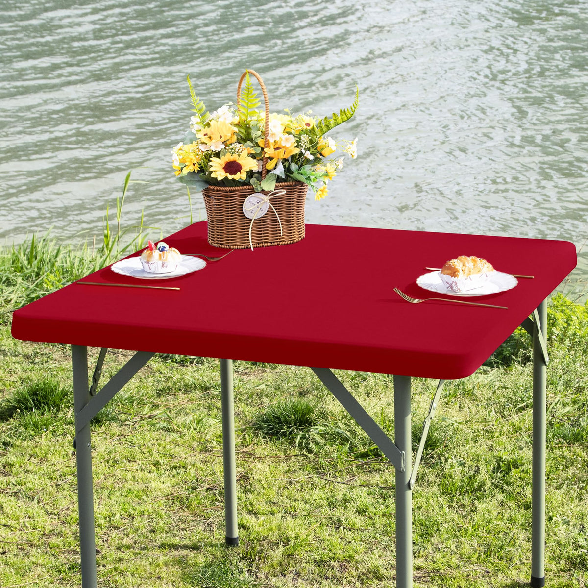 Nacuci cubierta de mesa con borde elástico para ajuste seguro.