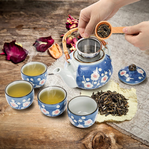 Nagpew tazas florales: tamaño perfecto para porciones de té.