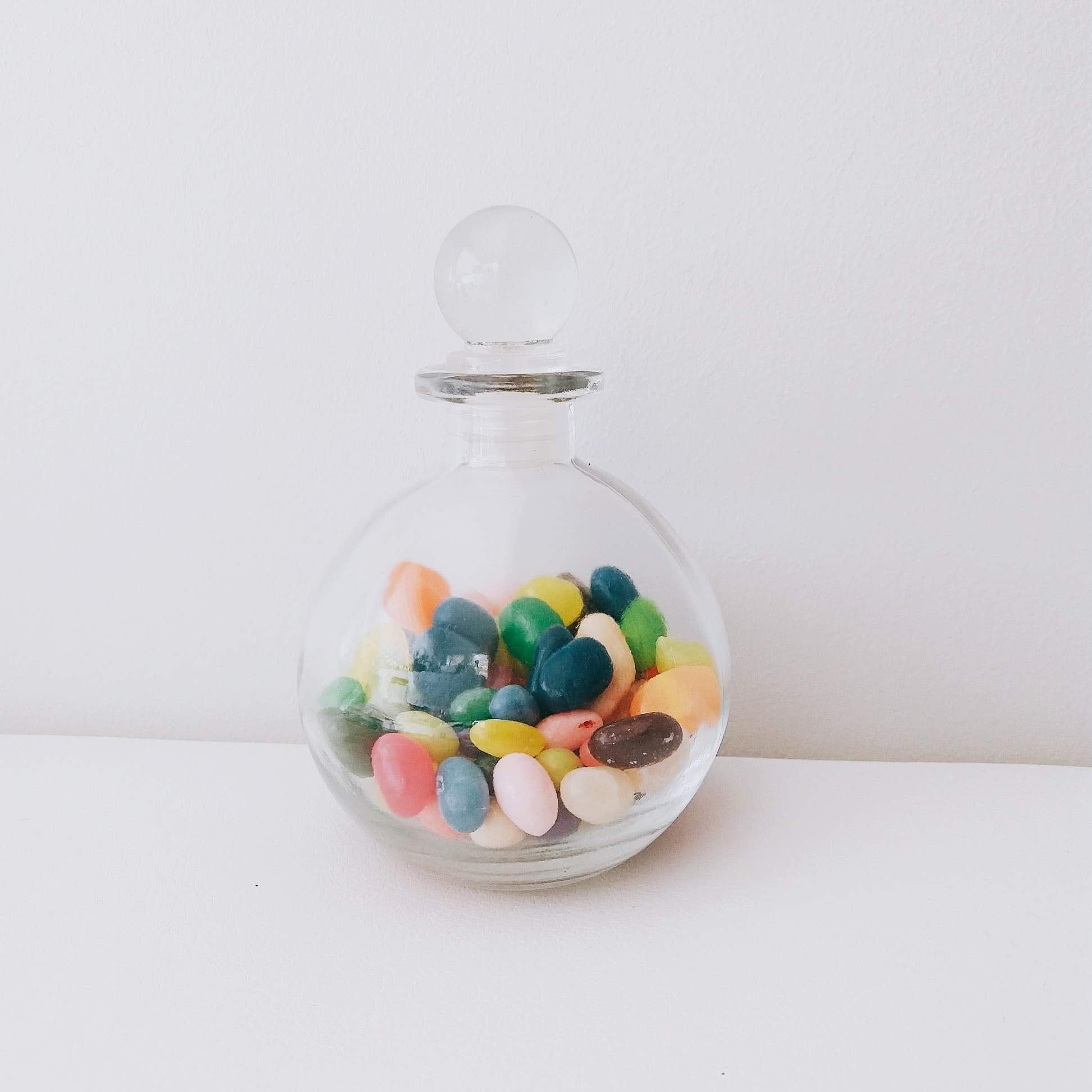 Nakpunar envase para aceites esenciales con diseño elegante.