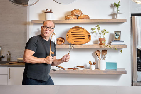 Nambe x Tom Papa uso-diario-cocina: superficie estable para cortar y presentar.