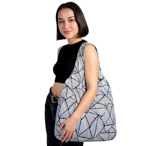 Nanobag XL guardada en estuche compacto para viaje sin peso extra.