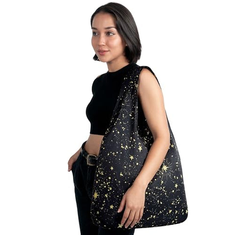 Nanobag XL Stars se pliega en el bolsillo; fácil de llevar en cualquier salida.