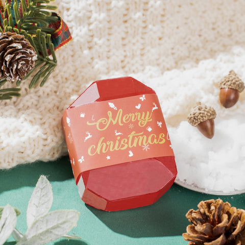 Naruby cesta-regalo navideña elegantemente presentada, lista para entregar.