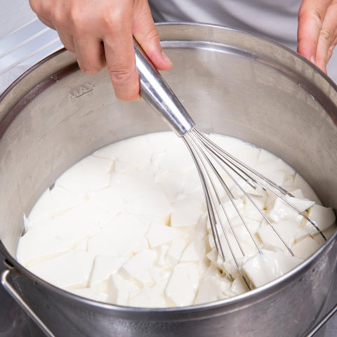 Rendimiento alto: 66–132 galones de leche convertidos en queso.