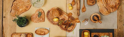Detalle de grano de madera de olivo de Naturally Med, ideal para uso diario.