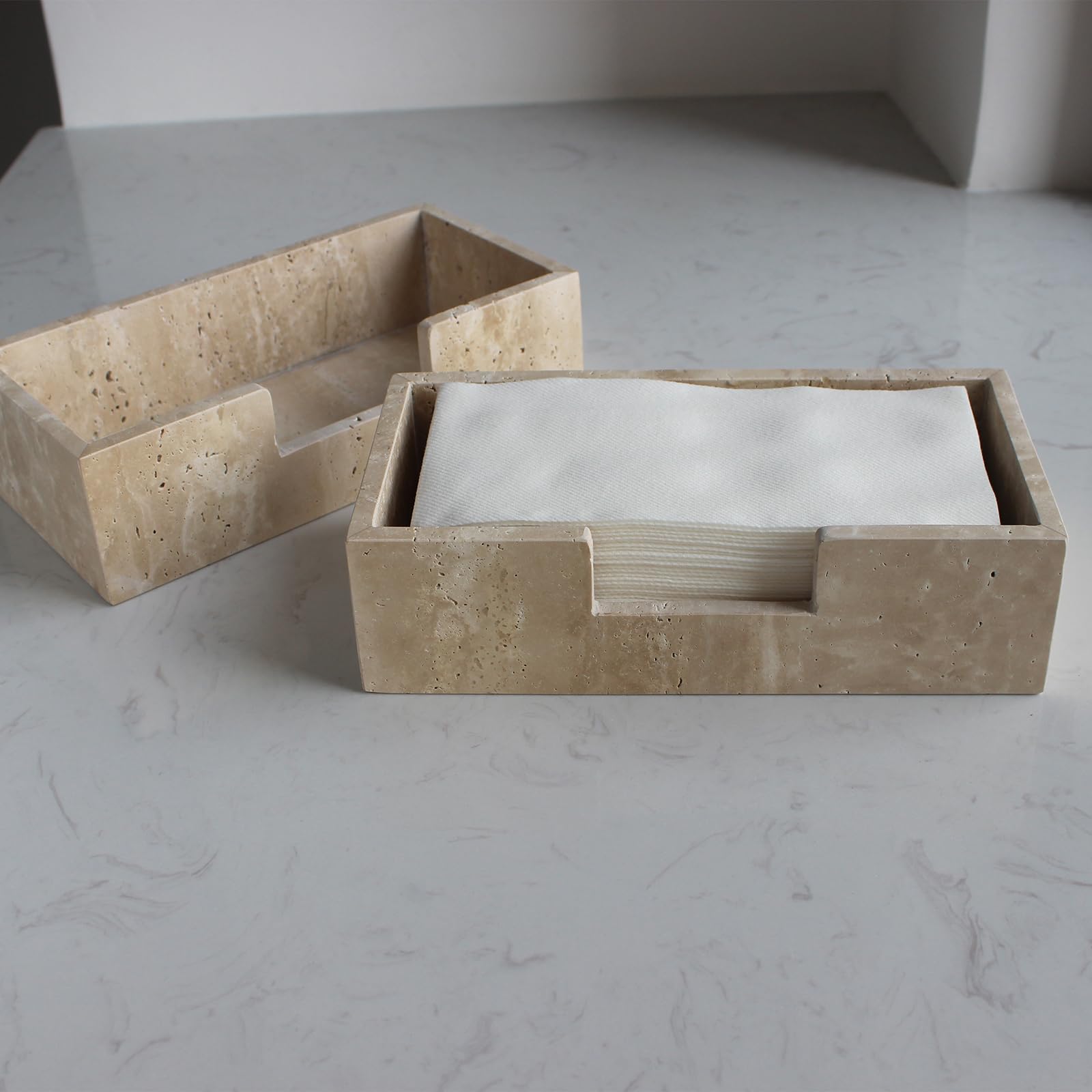 Natust porta-servilletas travertino, compatible con mesas neutras y decoraciones cálidas.