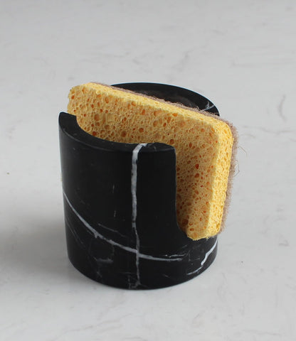 Nawgnail porta-esponjas Nero Portoro mantiene la esponja seca y ordenada.