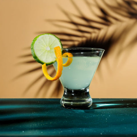 Vaso martini Necessia 8 onzas con base amplia para mayor estabilidad en mesas