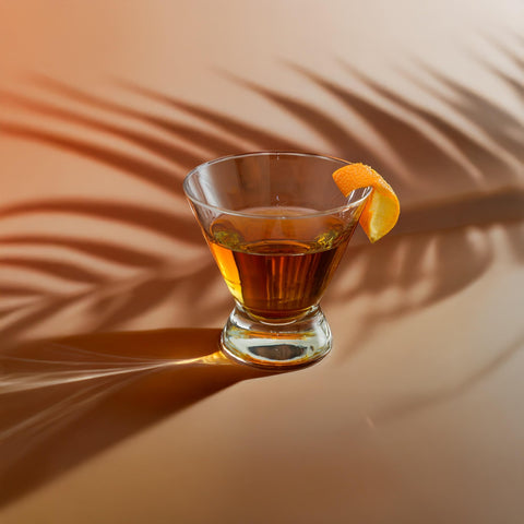 Copa martini Necessia con diseño claro para presentaciones elegantes