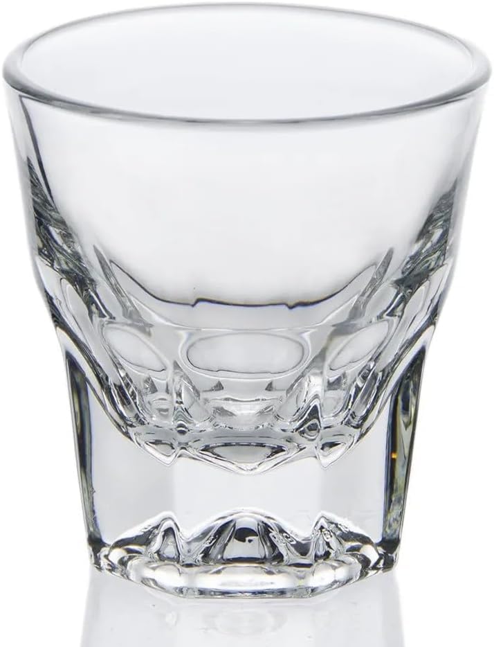 Vaso Necessia espresso 4.5 oz con claridad cristalina para realzar la presentación.