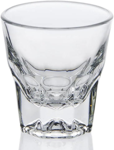 Vaso Necessia espresso 4.5 oz con claridad cristalina para realzar la presentación.
