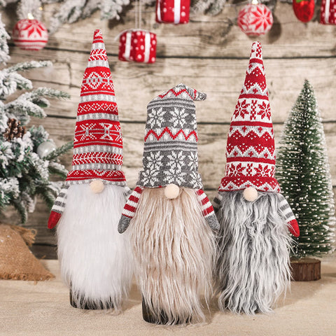Conjunto de gnomos navideños con diseños variados, ideal para mesa festiva.