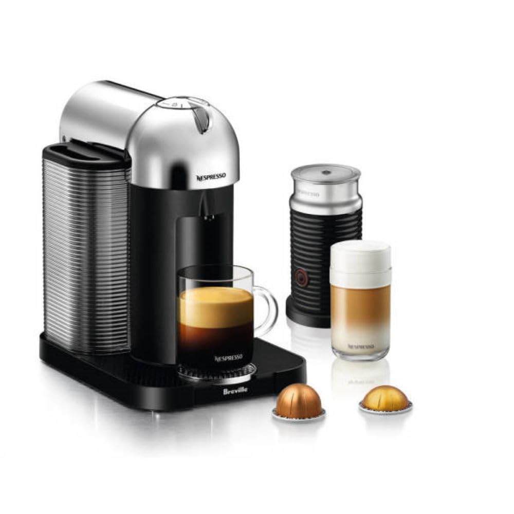 Cafetera Nespresso Vertuo cromada en primer plano lista para espresso y café en un solo toque