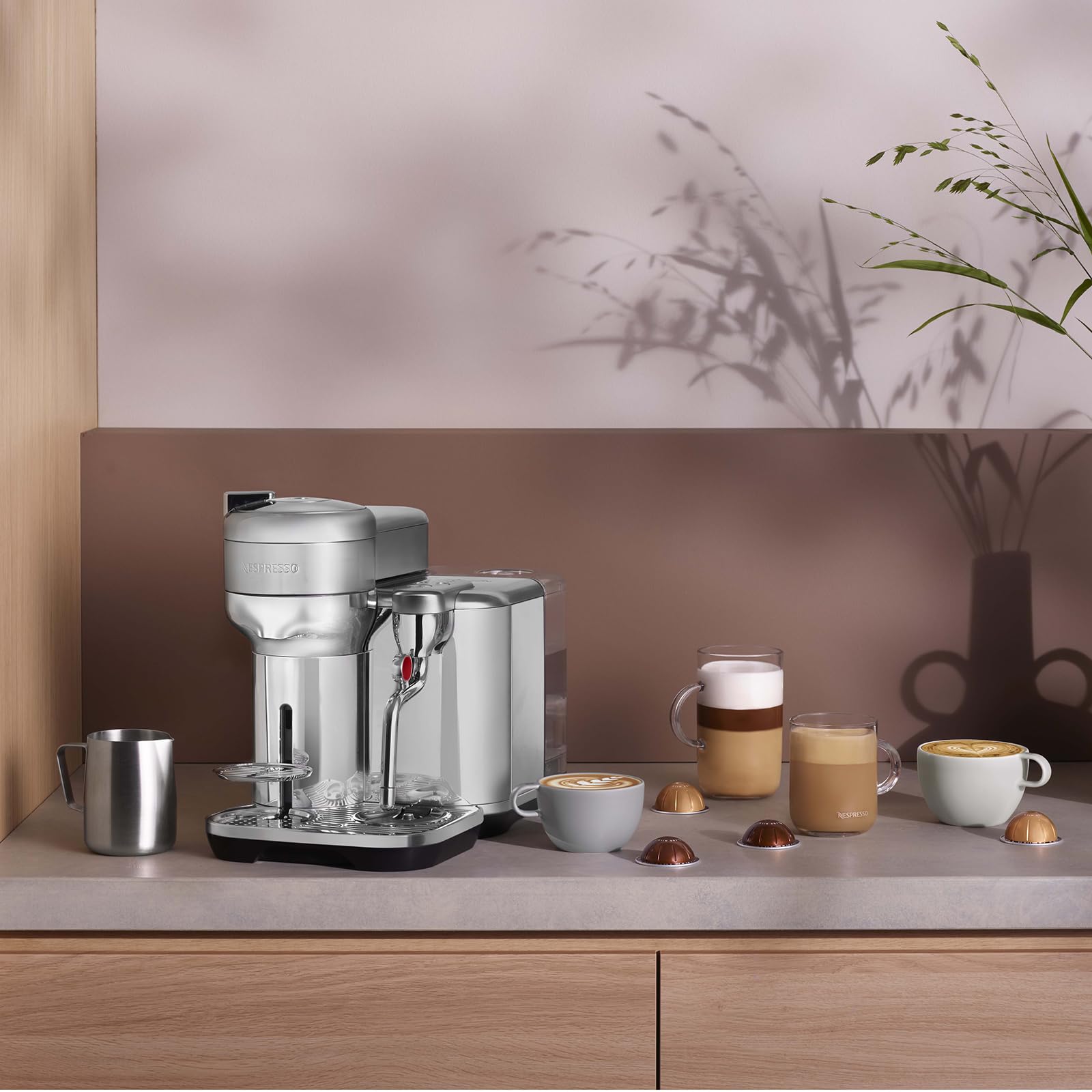 Nespresso Vertuo Creatista cuenta con rejilla ajustable para tazas pequeñas.