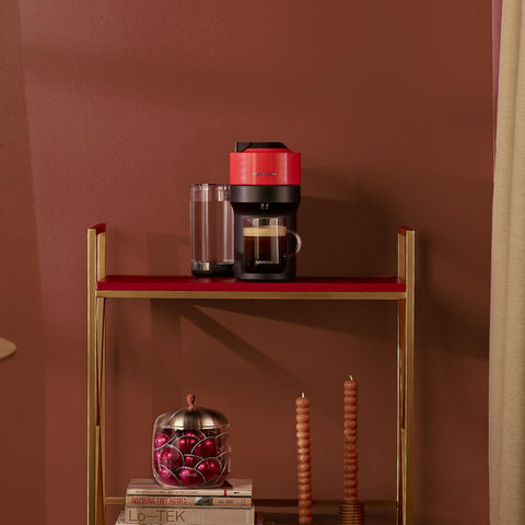 La Nespresso Vertuo Pop+ bandeja de goteo ajustable para diferentes alturas.