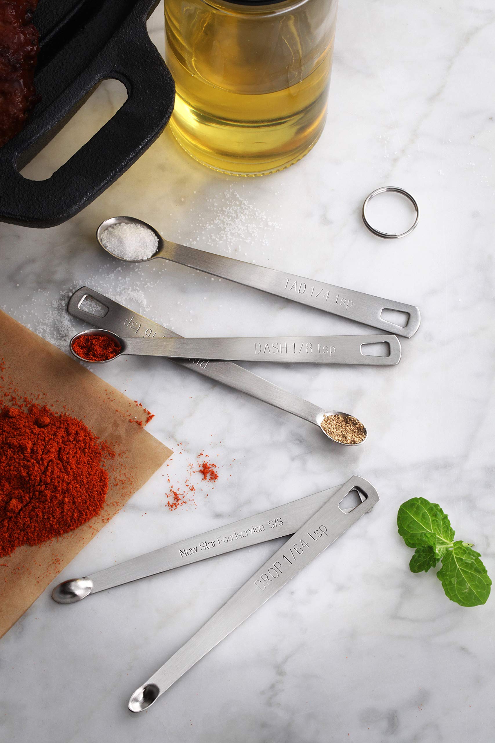 New Star Foodservice 42924: conjunto apilable para almacenamiento, ahorro de espacio en la cocina.