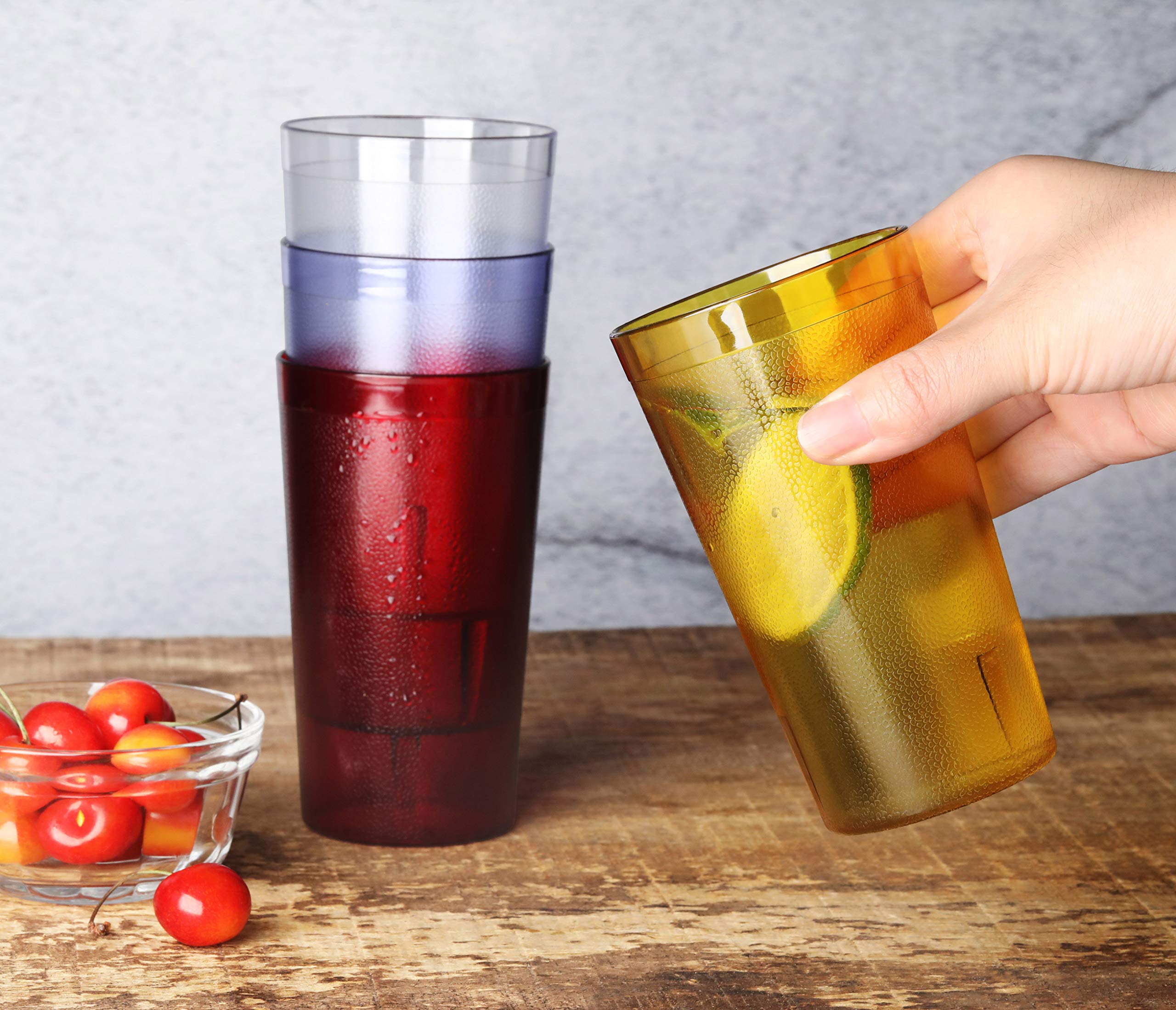 Conjunto de 12 vasos New Star Foodservice, ideal para mesas de servicio.