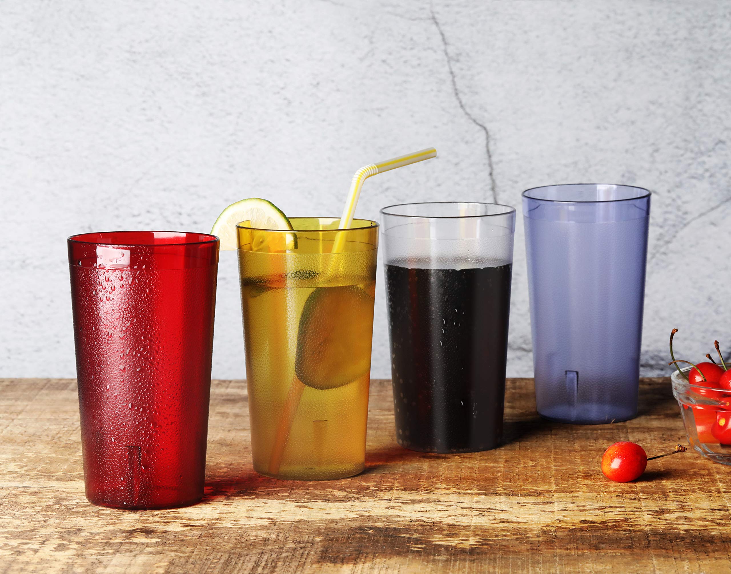Vaso claro de cristal New Star Foodservice, presentación impecable para bebidas.