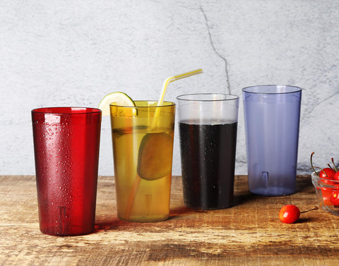 Vaso claro de cristal New Star Foodservice, presentación impecable para bebidas.