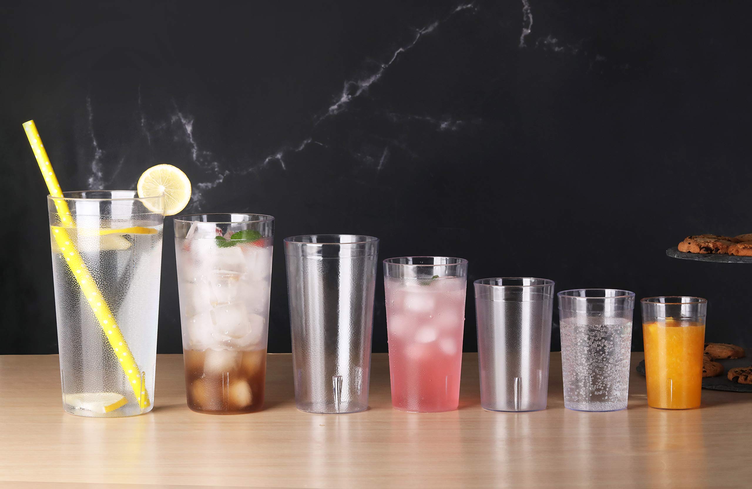 Vasos para catering New Star Foodservice, fáciles de apilar y limpiar.