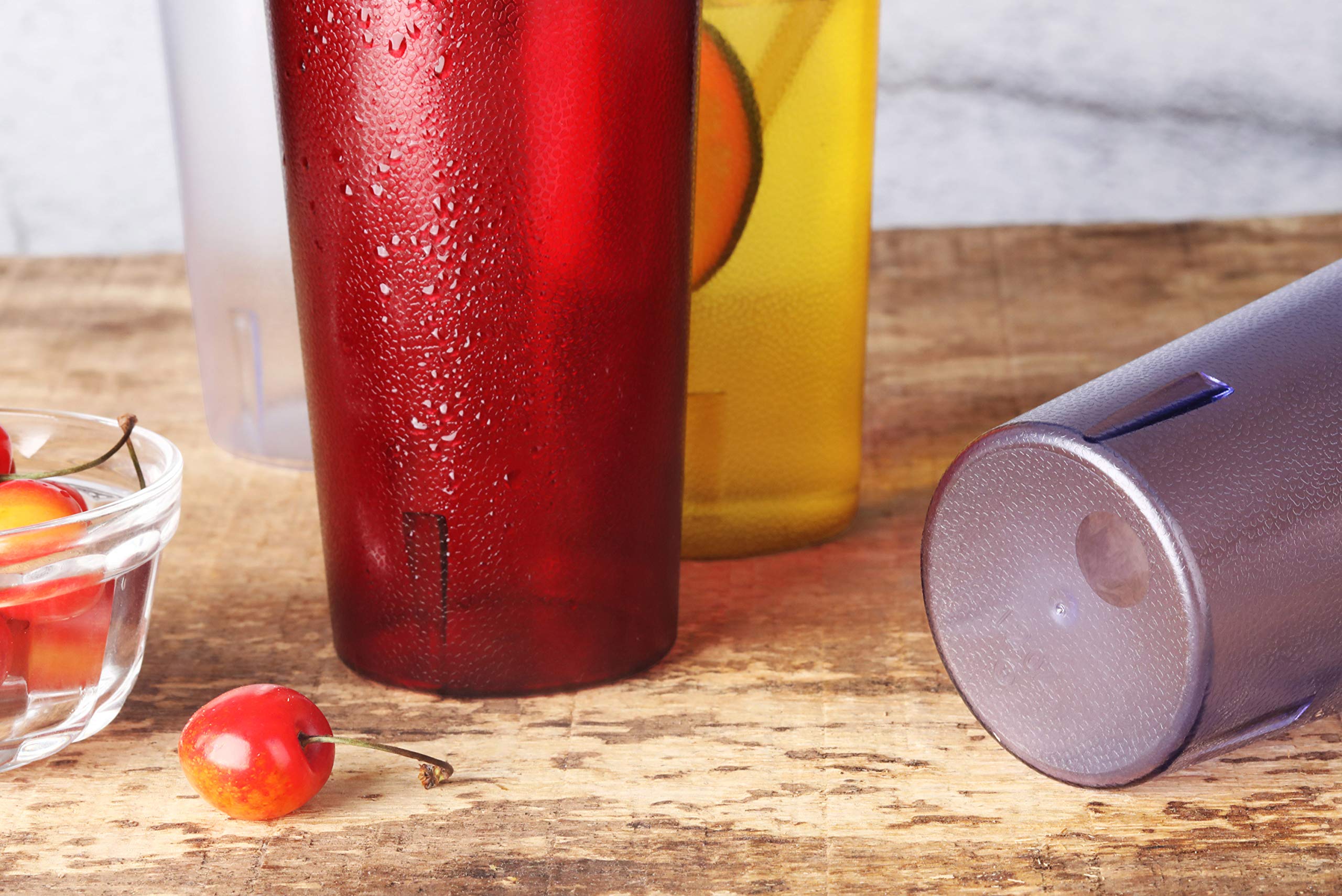 Vaso resistente New Star Foodservice para uso diario en barra.