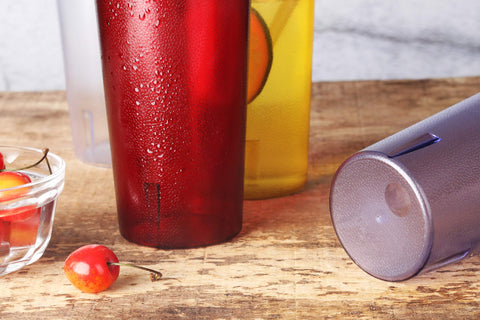Vaso resistente New Star Foodservice para uso diario en barra.