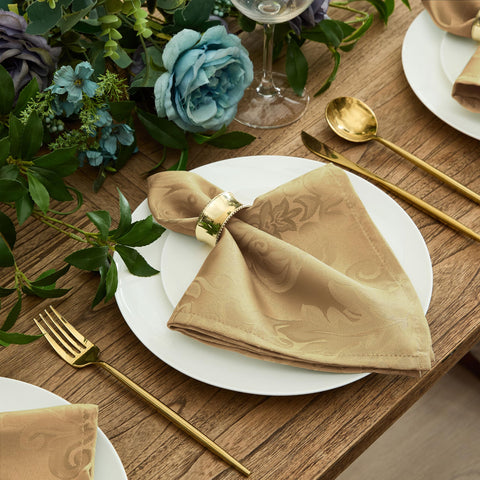 Newbridge Barcelona Damask, mantel ideal para reuniones navideñas.