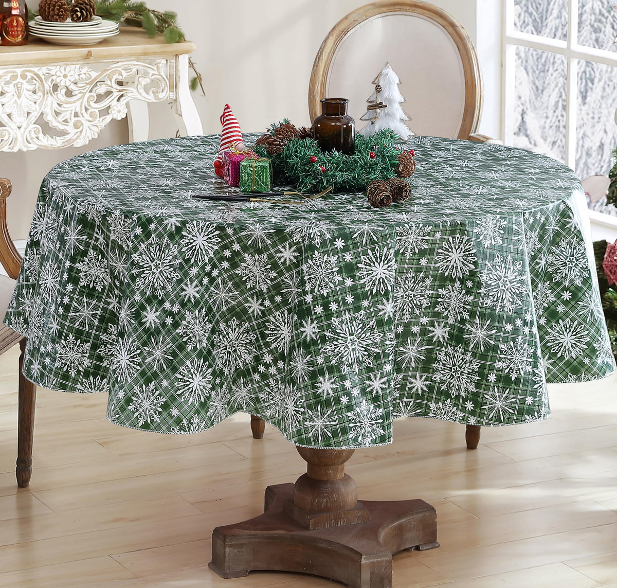 Newbridge Snowfall copos de nieve verde frente a la mesa, ideal para cenas festivas.