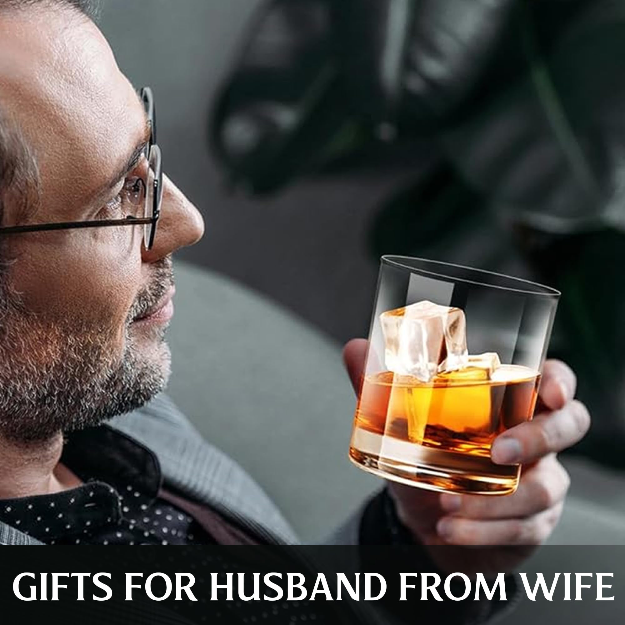 NewEleven whisky glass en mano, experiencia de beber más refinada.